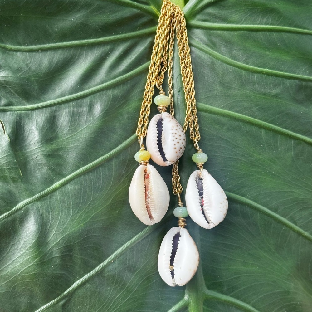 Gold plated wrapped cowrie sea shell necklace chain - Picture 4 of 6